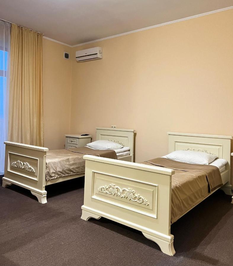 Hotel New Continent Bushtyno Esterno foto