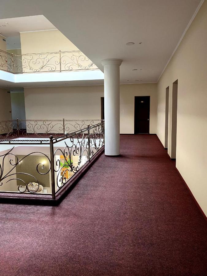Hotel New Continent Bushtyno Esterno foto