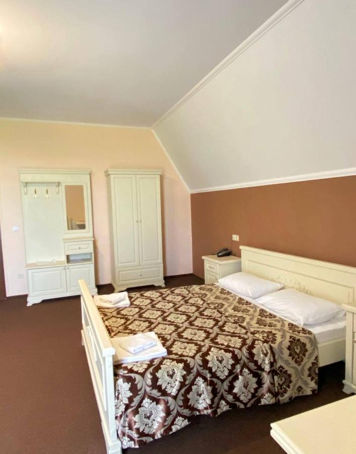Hotel New Continent Bushtyno Esterno foto