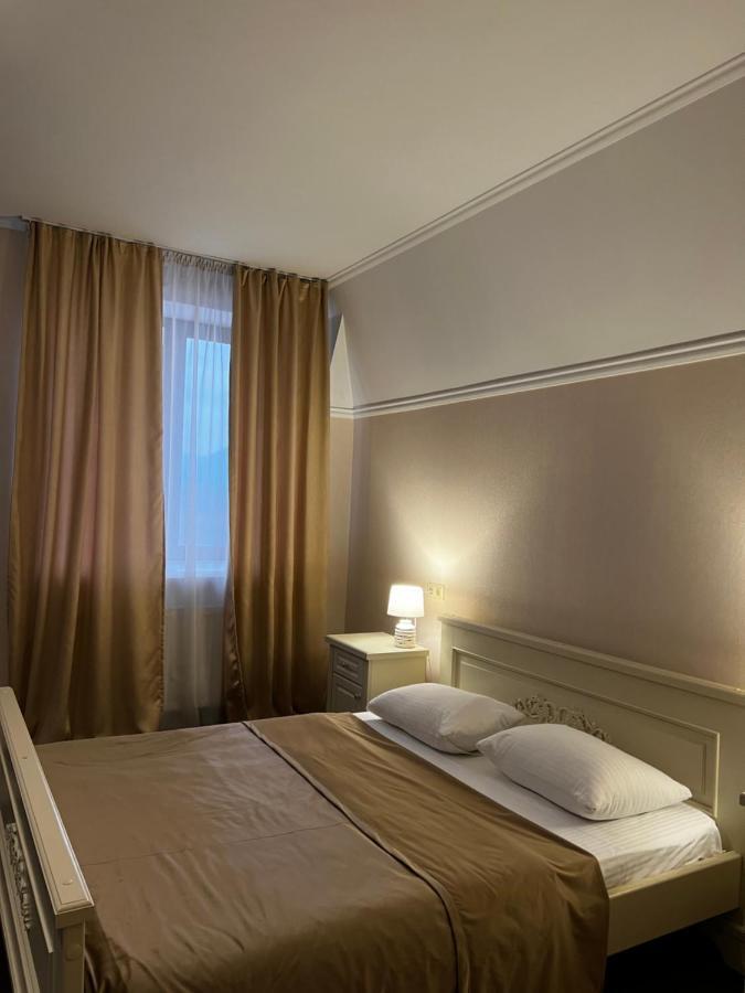 Hotel New Continent Bushtyno Esterno foto